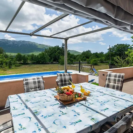 Five-bedroom With A Fireplace 03 Σπίτι διακοπών *