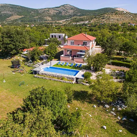 Five-bedroom With A Fireplace 03 Σπίτι διακοπών *