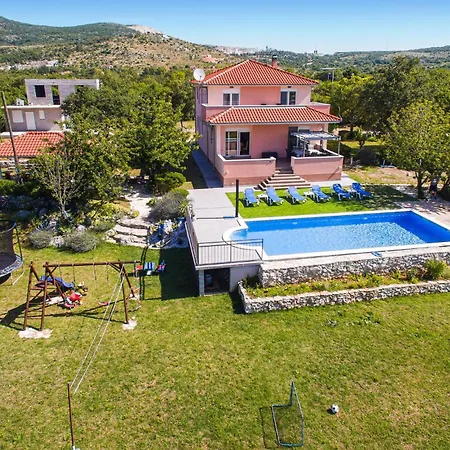 Five-bedroom With A Fireplace 03 * Dugopolje