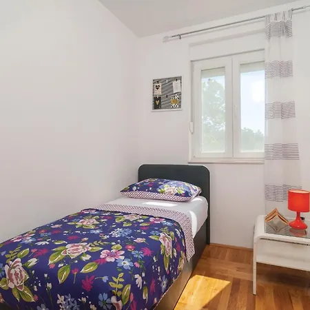 Five-bedroom With A Fireplace 03 Σπίτι διακοπών Dugopolje