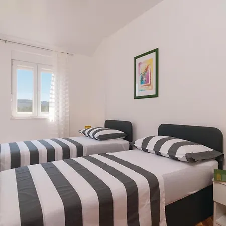 Σπίτι διακοπών Five-bedroom With A Fireplace 03 Dugopolje