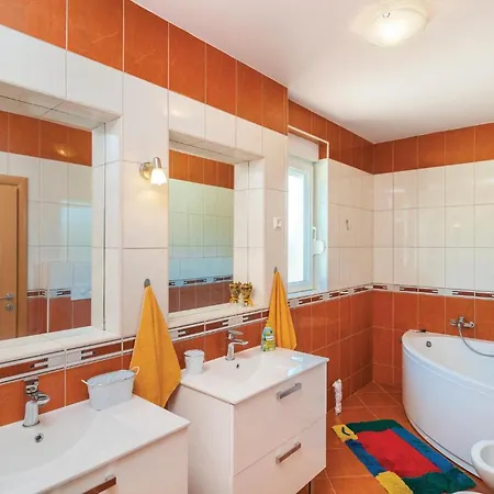 Five-bedroom With A Fireplace 03 * Dugopolje