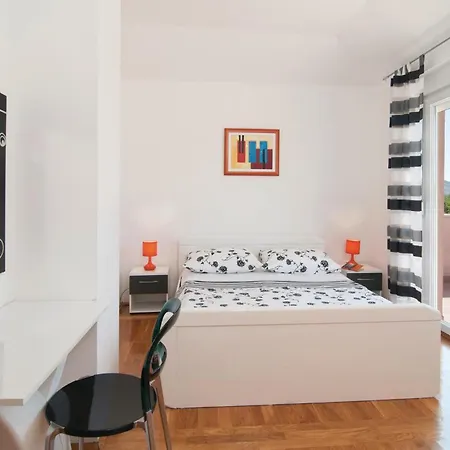 Five-bedroom With A Fireplace 03 Σπίτι διακοπών