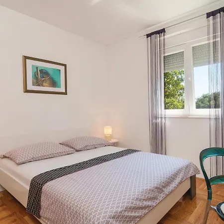 Σπίτι διακοπών Five-bedroom With A Fireplace 03 *