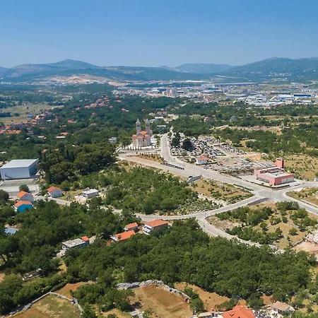 Σπίτι διακοπών Five-bedroom With A Fireplace 03 Dugopolje