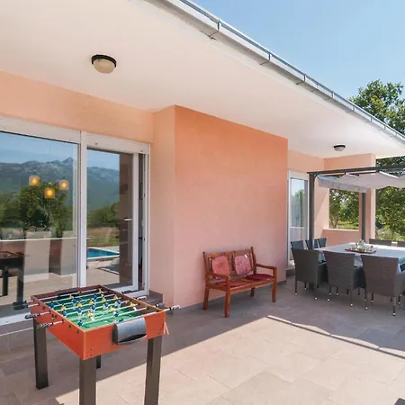 Five-bedroom With A Fireplace 03 Σπίτι διακοπών Dugopolje